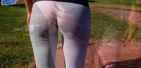  Perfect Ass and Cameltoe in Tight Yoga-Pants Showing Off!